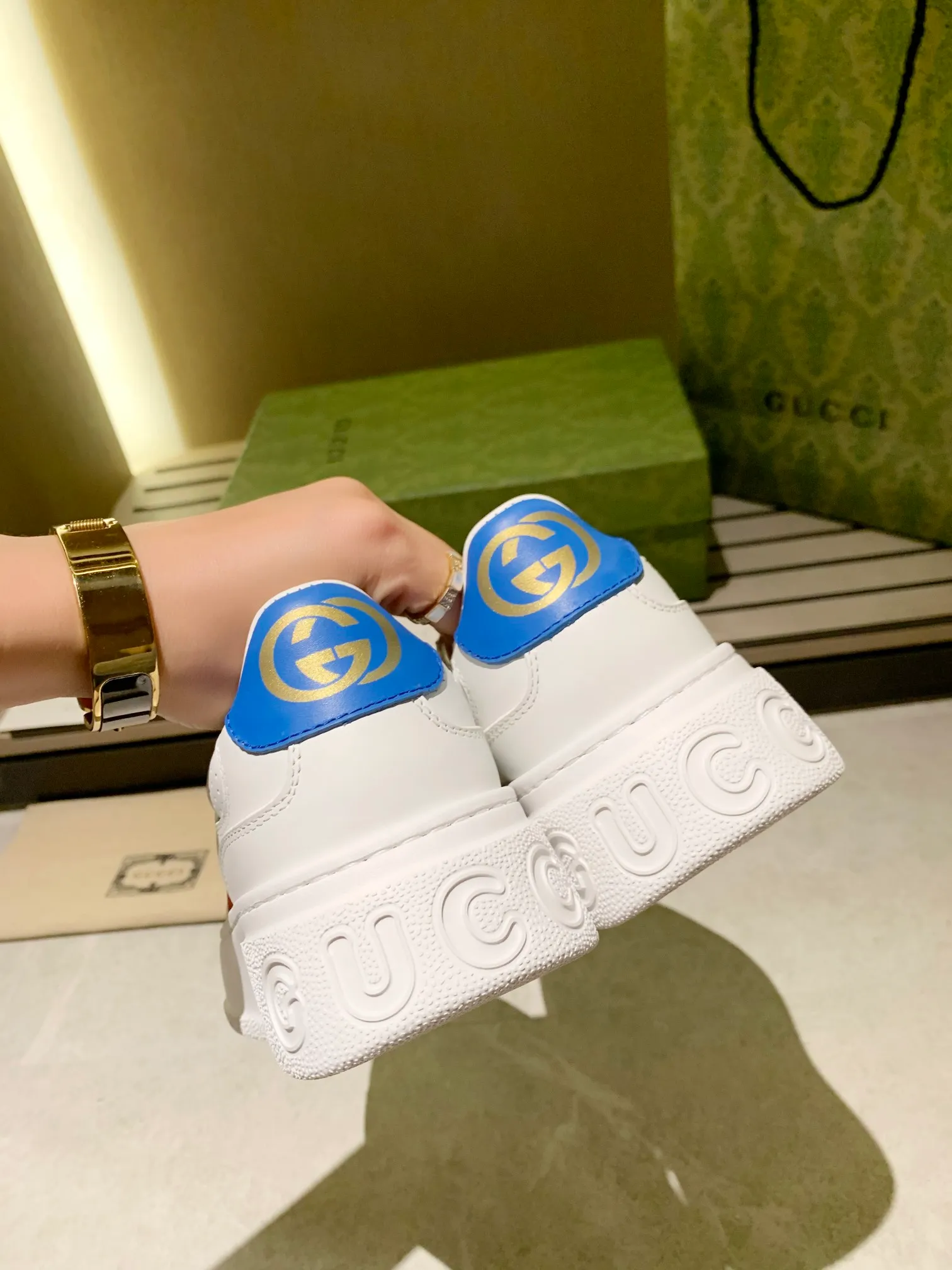 👟👟Ex-factory price 560👟👟 Men's size +10 Gucci2022 spring and summer new casual sports white shoes, purchasing version of the original version with a one-to-one molded IP light material sole! Upper calfskin, lining calfskin, foot pads calfskin. Complete purchasing version. Code number: female 35-40#, male 39-44# (45 customized)